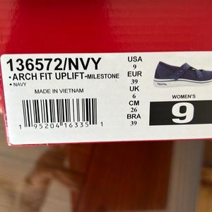 Skechers, Brand New, Navy Blue, Size 9